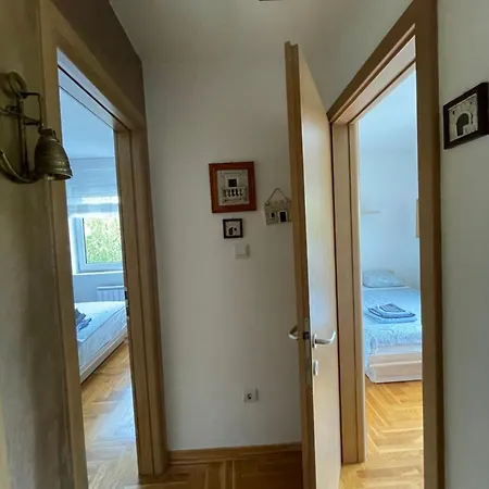 Comfy & Cozy - Parking Apartment