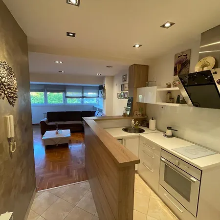 Comfy & Cozy - Parking