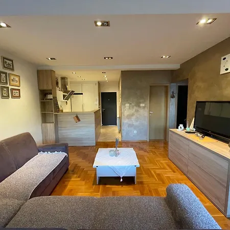 Comfy & Cozy - Parking Apartment Belgrade